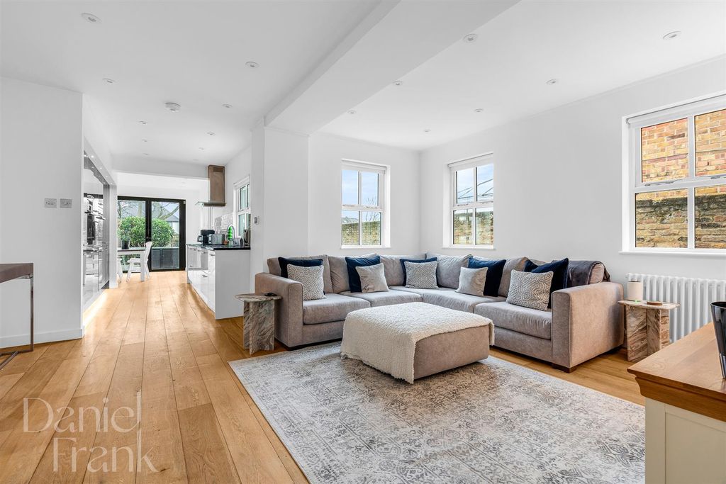 Property photo 2 of 36