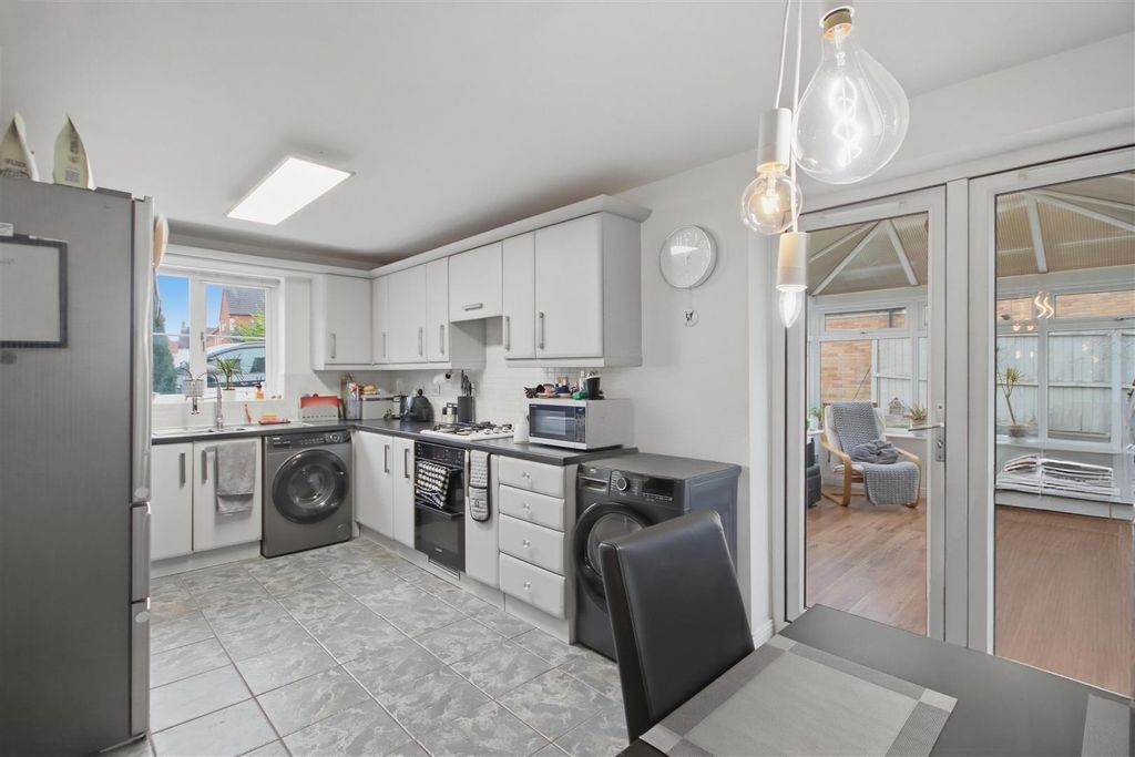 Property photo 3 of 21 Dining Kitchen