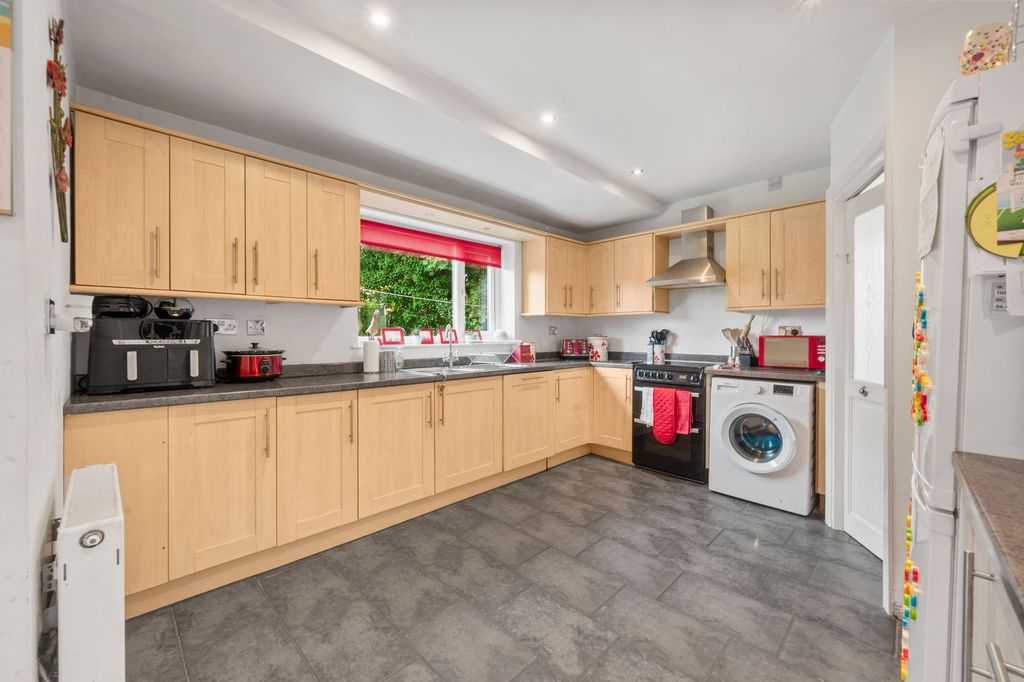 Property photo 3 of 49