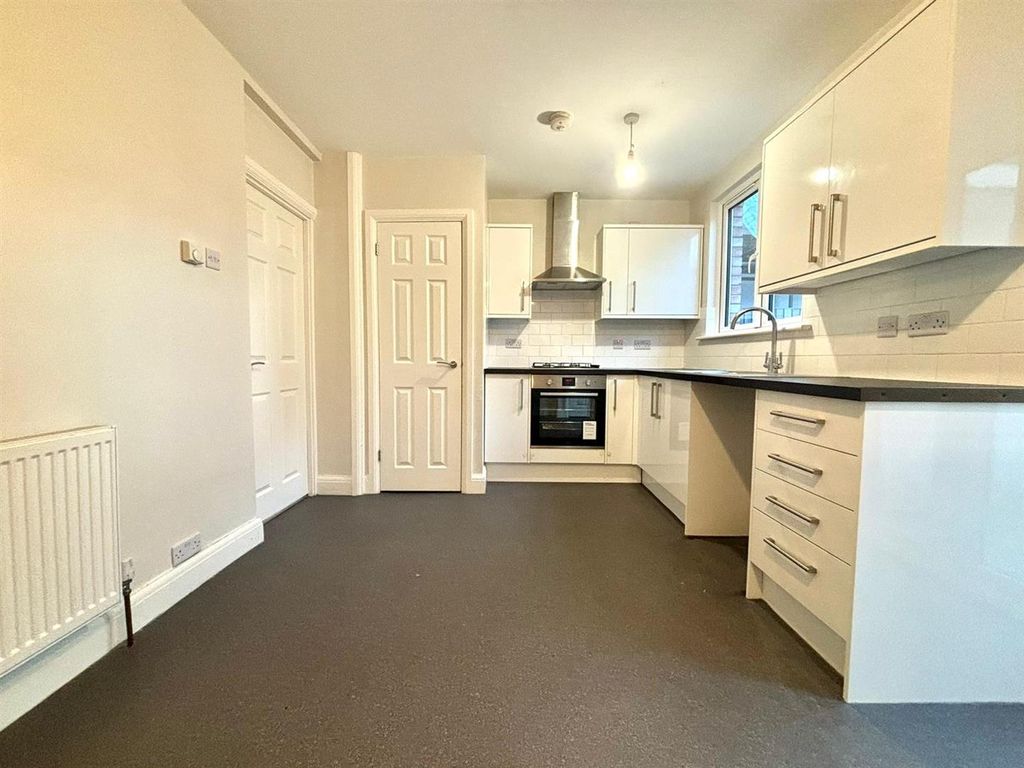 Property photo 3 of 10 Kitchen.Jpeg