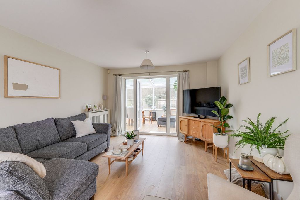 Property photo 3 of 25 Living Room