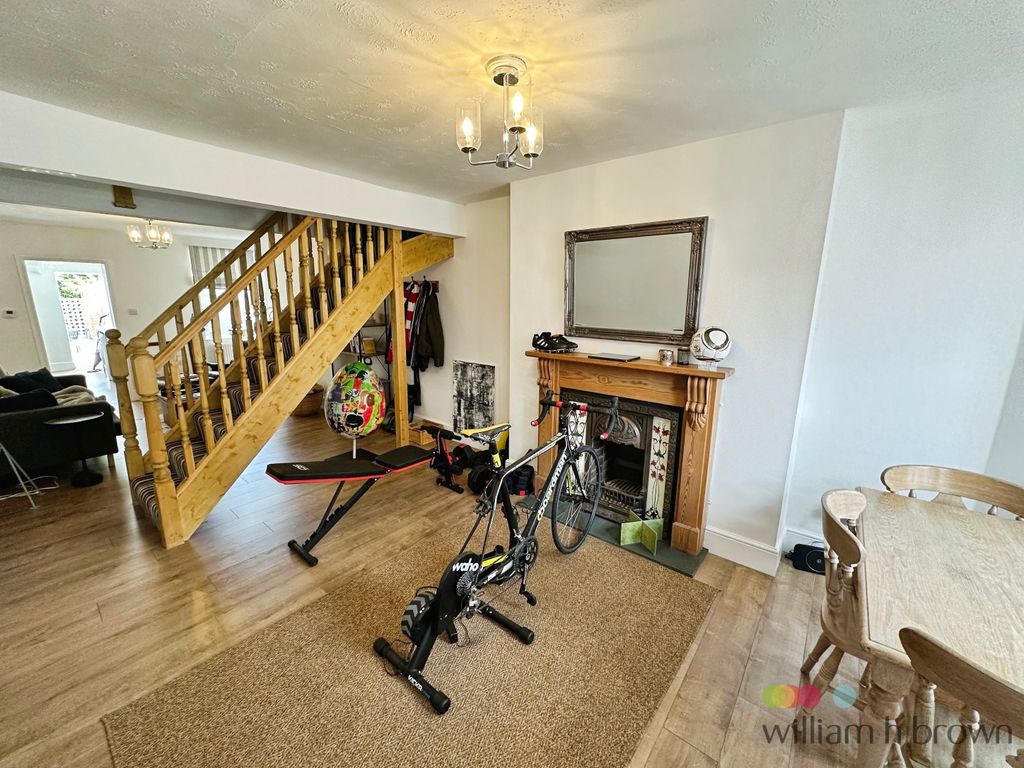 Property photo 2 of 21 Image