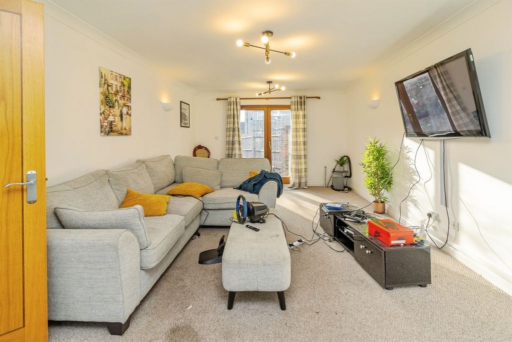 Property photo 3 of 16