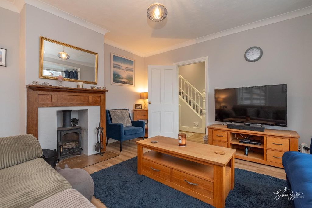 Property photo 2 of 31 Sitting Room