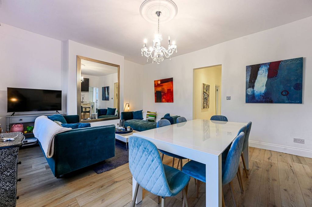 Property photo 3 of 23