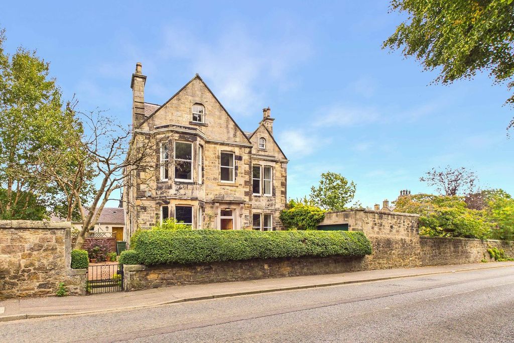 Property photo 1 of 32