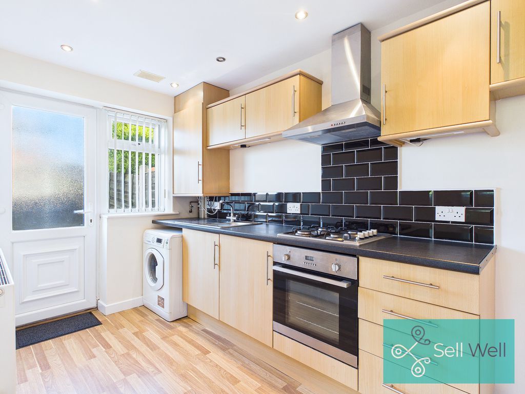 Property photo 3 of 17 Kitchen