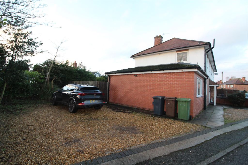 Property photo 2 of 18 Driveway.Jpg