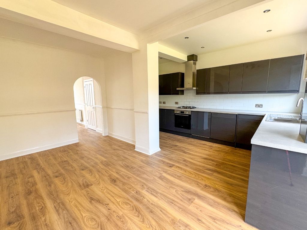 Property photo 2 of 21 4538684