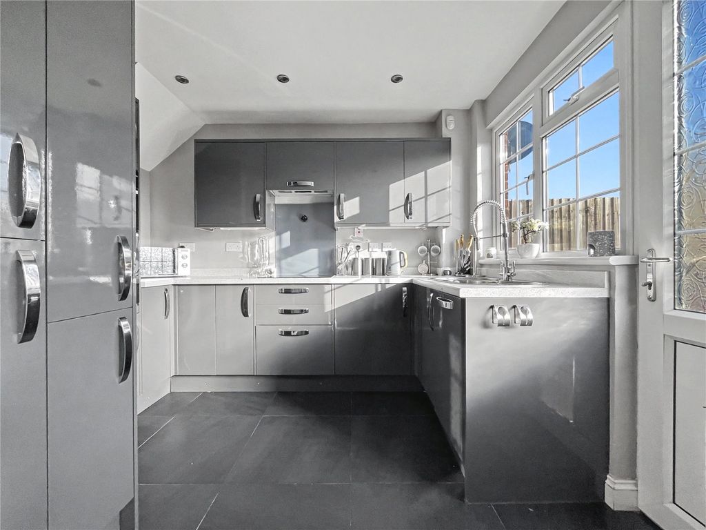 Property photo 2 of 20 Picture No. 25