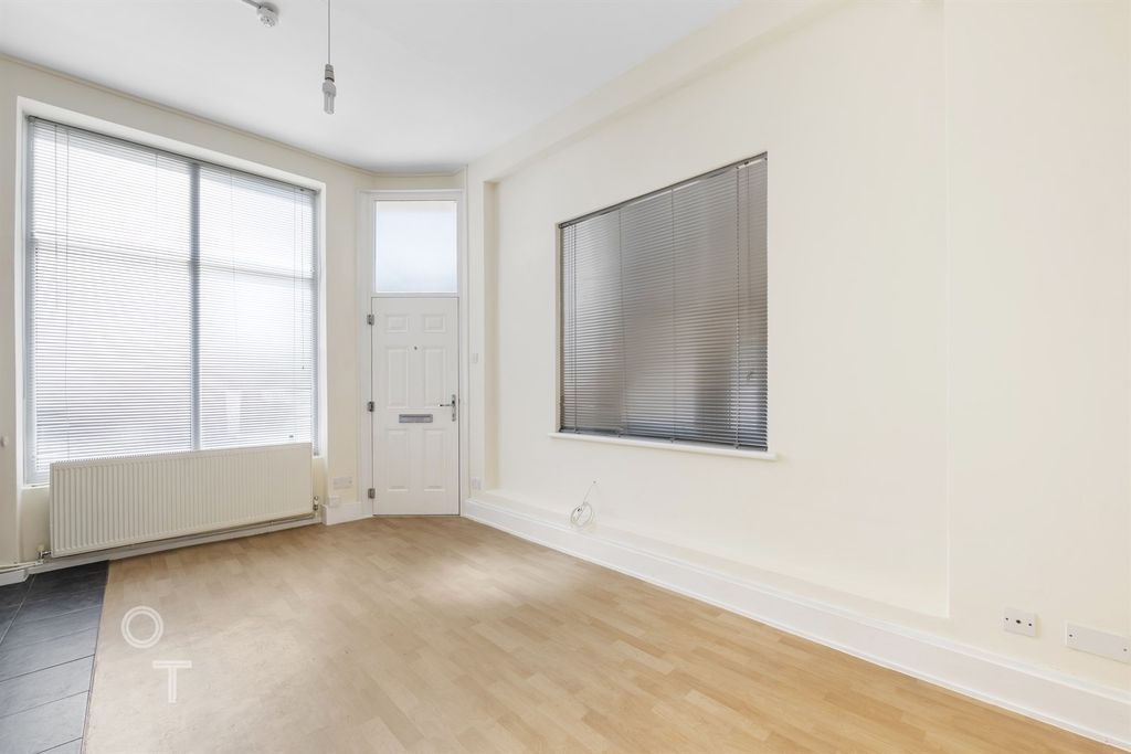 Property photo 3 of 5 Bedroom