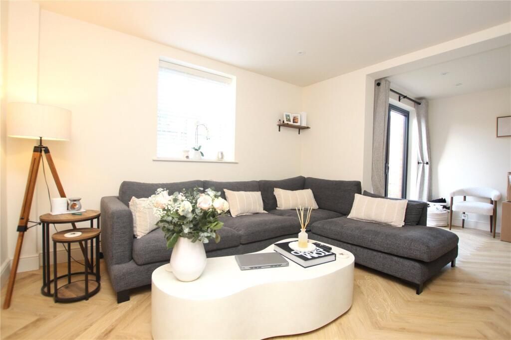 Property photo 1 of 9 Living Room