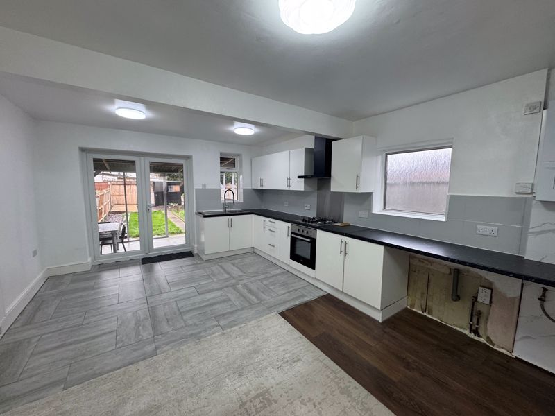 Property photo 3 of 12 Photo 6