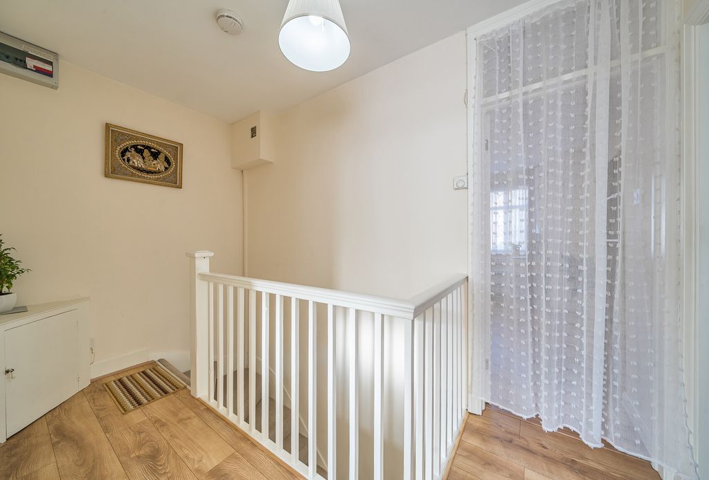 Property photo 3 of 8 1381545-13-6915c5...