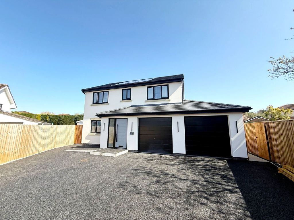 Property photo 2 of 21