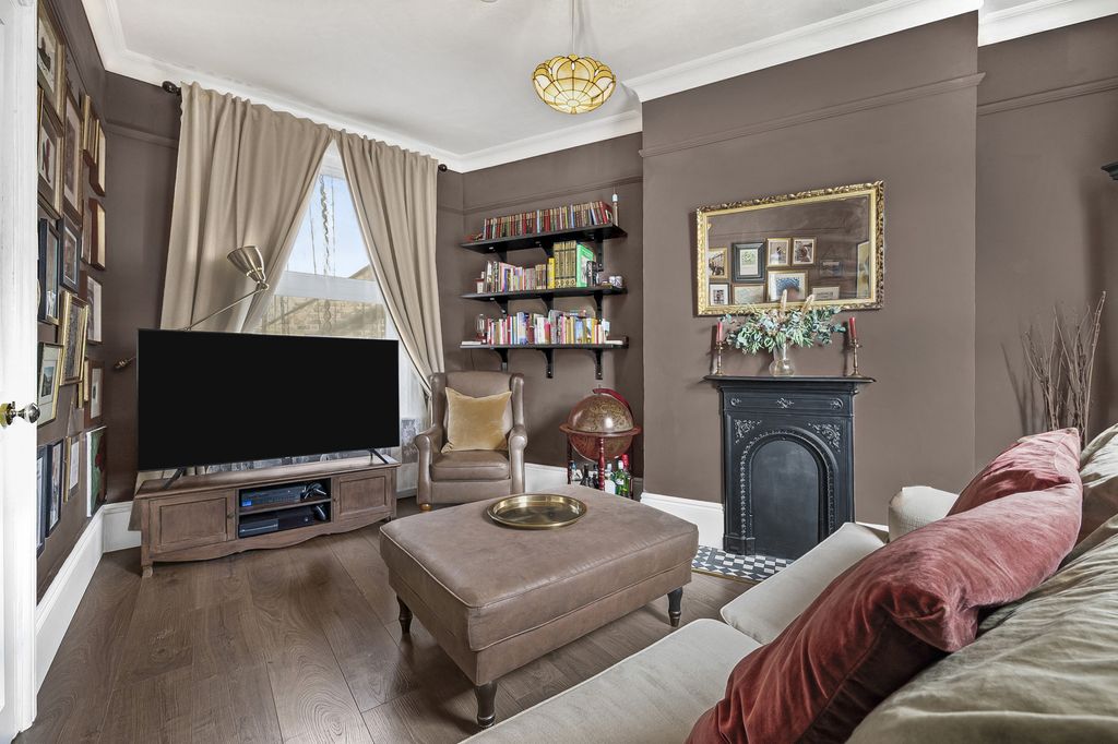 Property photo 2 of 10