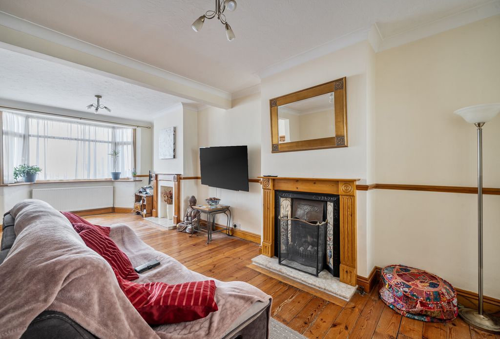 Property photo 3 of 19 1403272-24-698383...