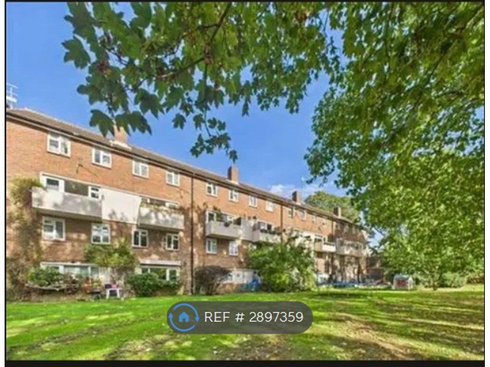 Property photo 1 of 9 Leeson House, Communal Garden