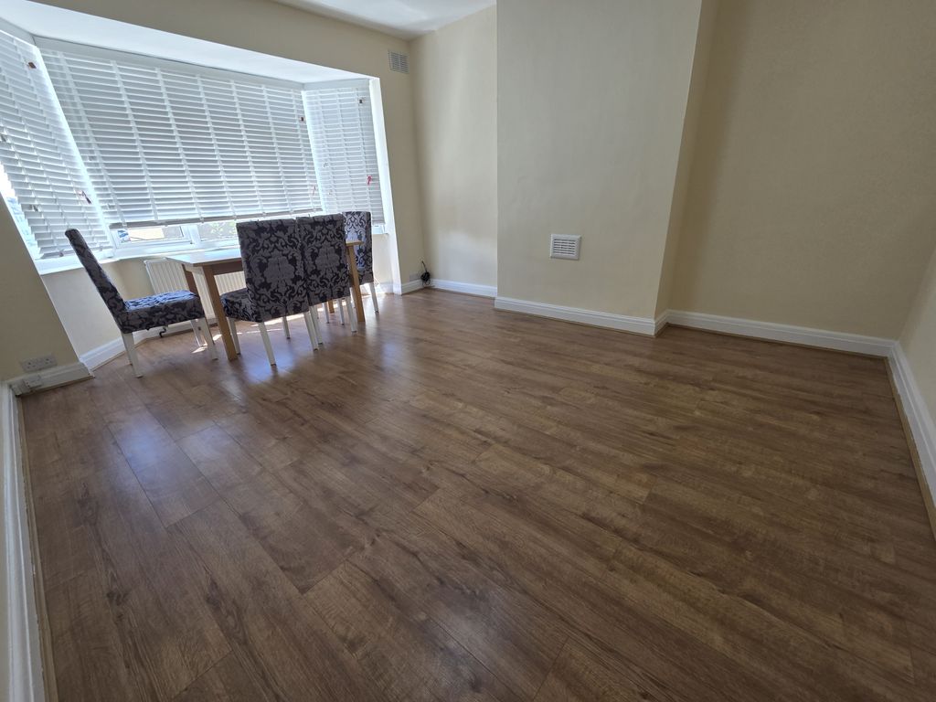 Property photo 3 of 7 Gallery