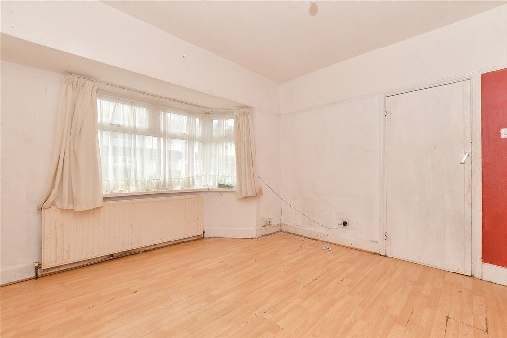 Property photo 3 of 9 Lounge