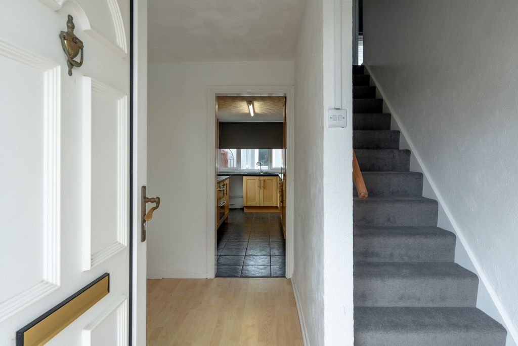 Property photo 3 of 20 Otter Close-11