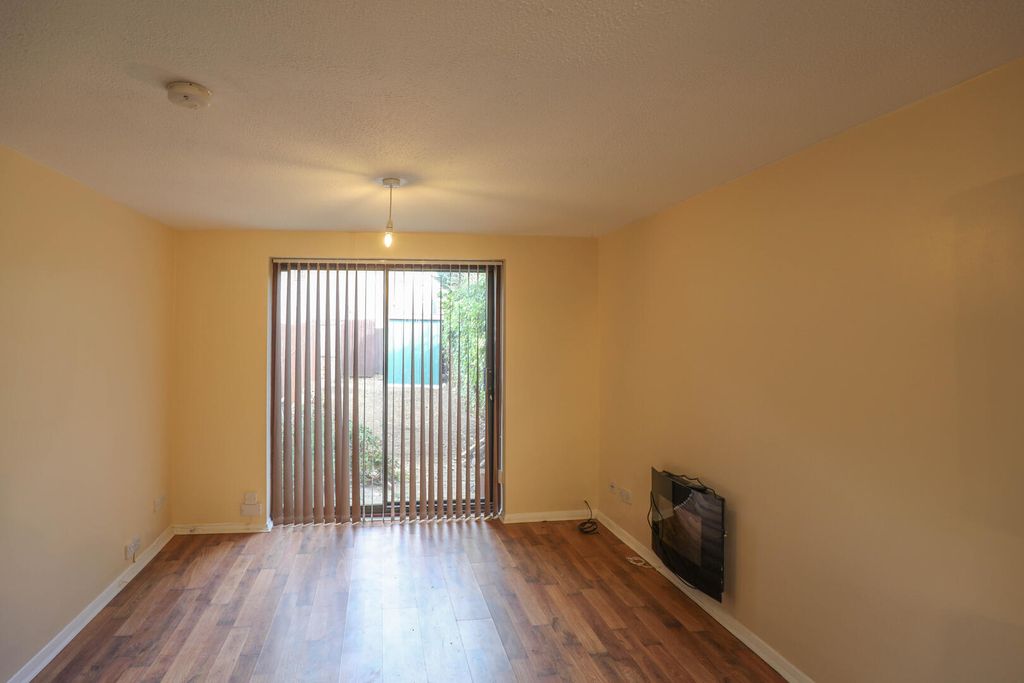 Property photo 2 of 5 Living Room