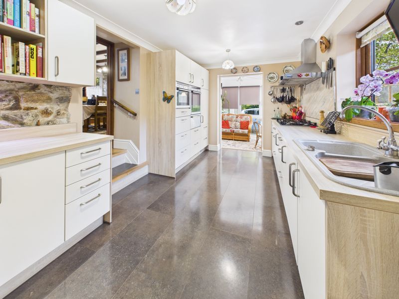 Property photo 3 of 12 Kitchen