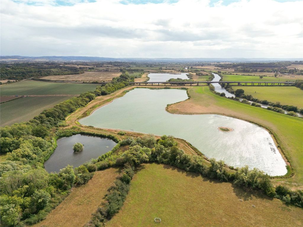 Property photo 2 of 11 Ryall Lakes