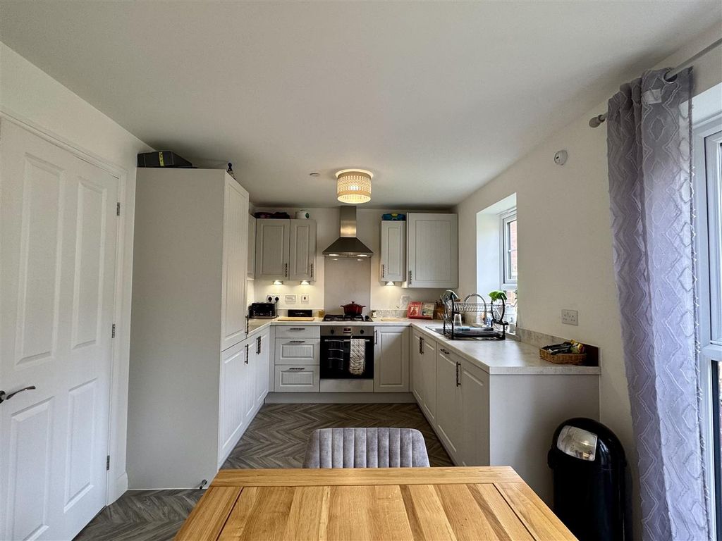 Property photo 2 of 20 Kitchen Dining Room