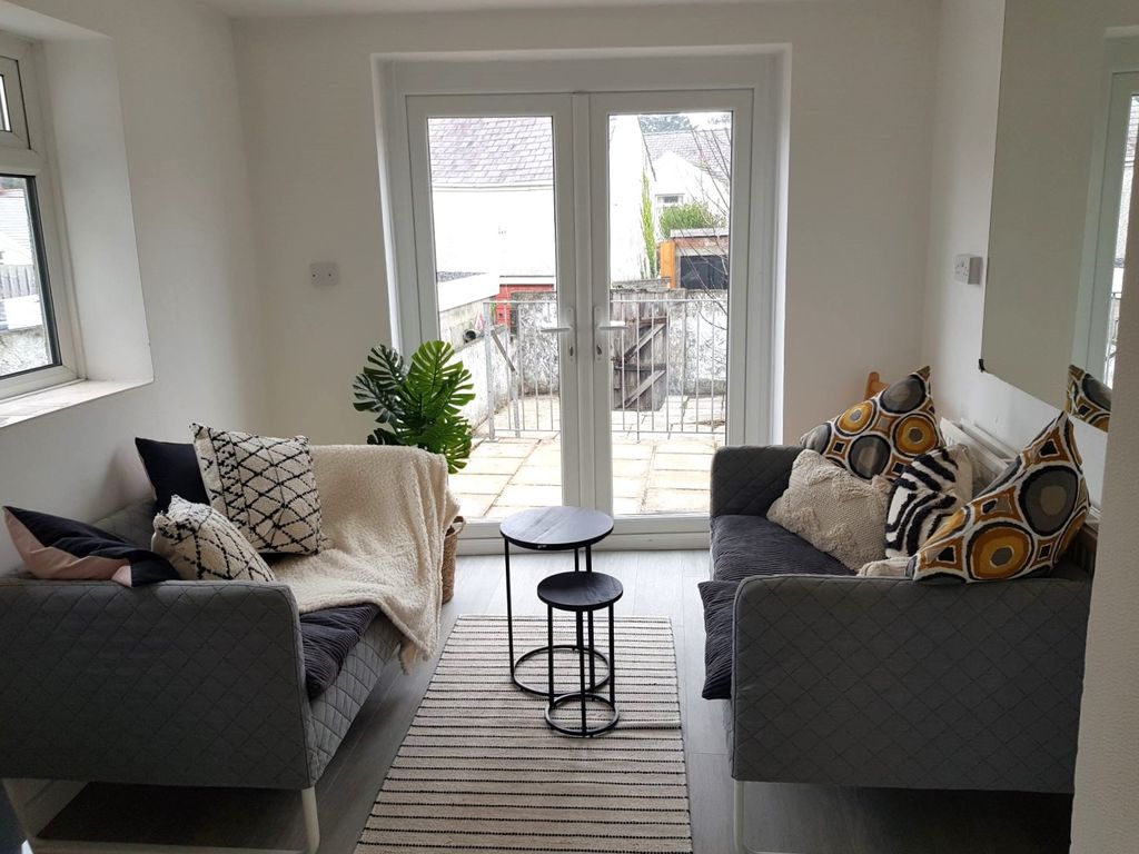 Property photo 1 of 10 007