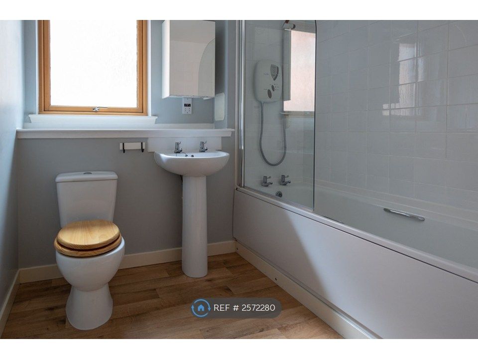 Property photo 3 of 8 Bathroom