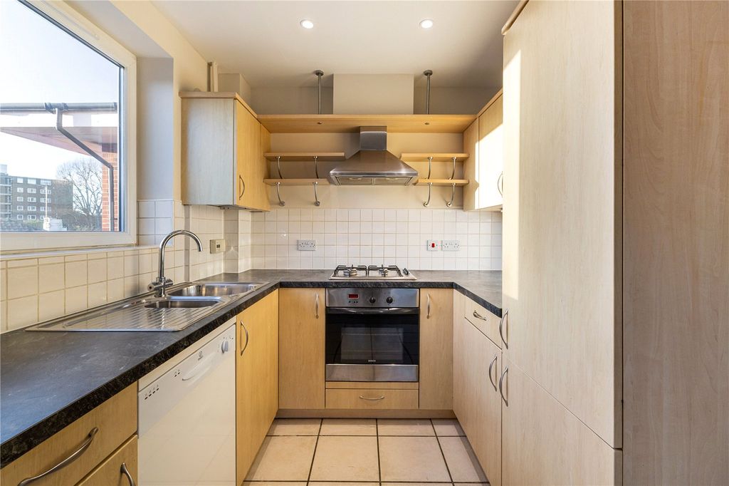 Property photo 2 of 11 Kitchen