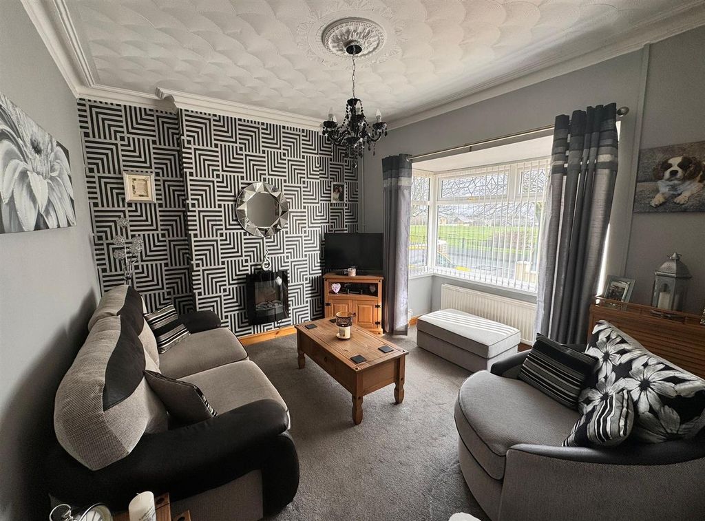 Property photo 3 of 19 Lounge.Jpg