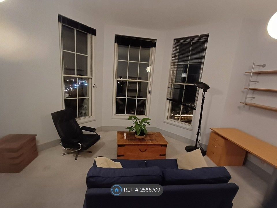 Property photo 3 of 9 Living Room