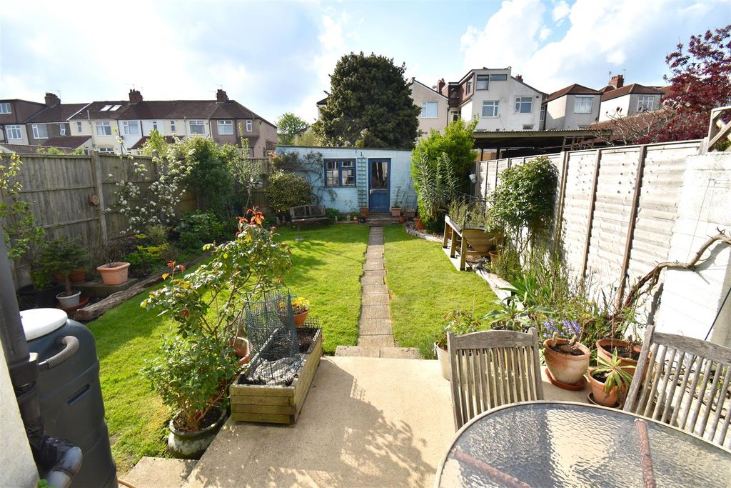 Property photo 2 of 17