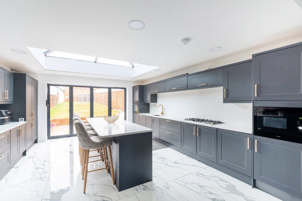 Property photo 1 of 20 Picture No. 08