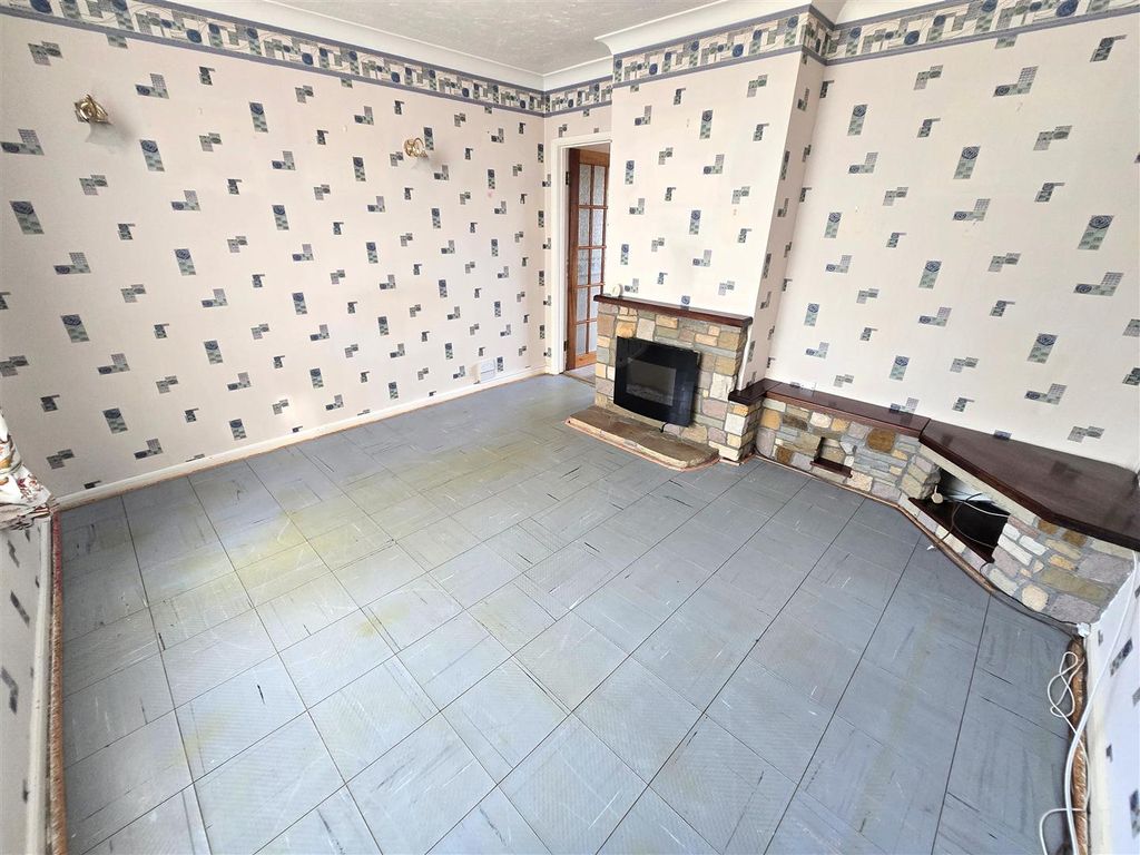 Property photo 3 of 9 Lounge