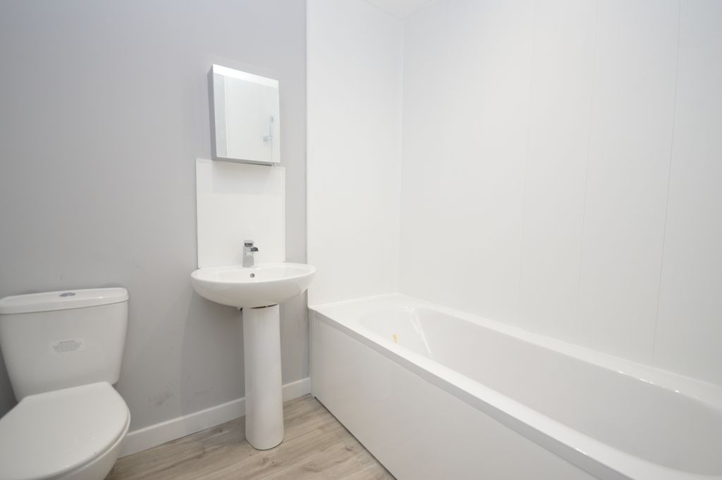 Property photo 3 of 8 Bathroom