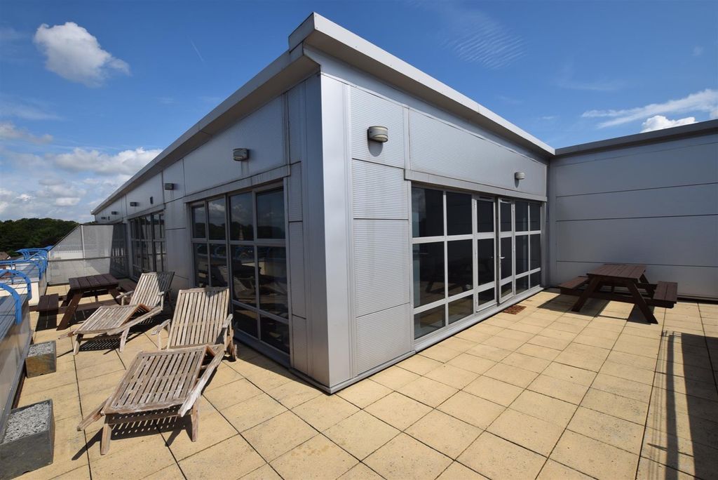 Property photo 1 of 17 1922491