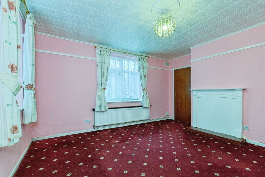 Property photo 2 of 17 Lounge