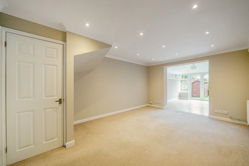 Property photo 3 of 11 1380902-6-691312E...