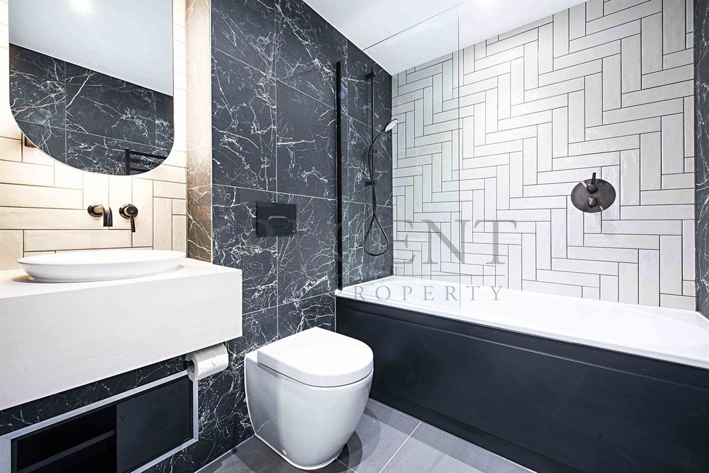 Property photo 3 of 9 Bathroom View