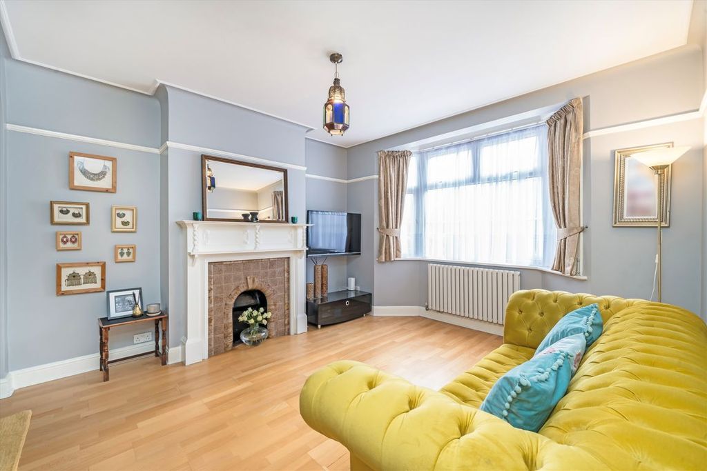 Property photo 2 of 11