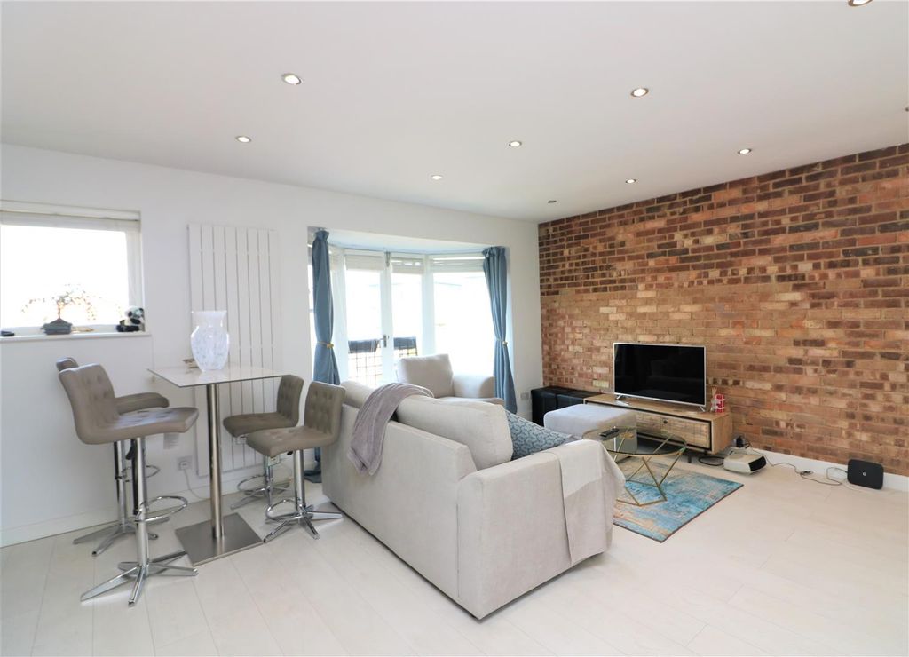 Property photo 1 of 9 Barnfield Place.Jpg