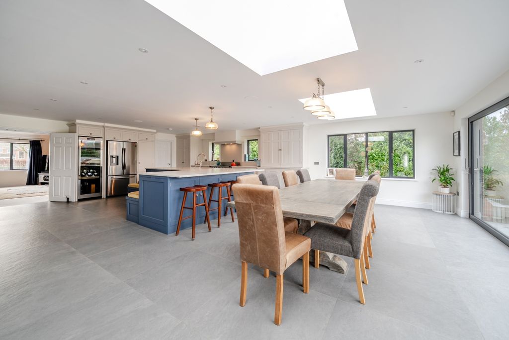 Property photo 1 of 16 Open Plan Kitchen