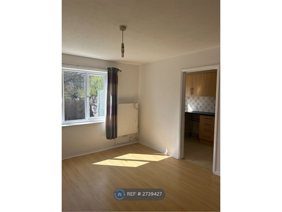 Property photo 2 of 17 Lounge