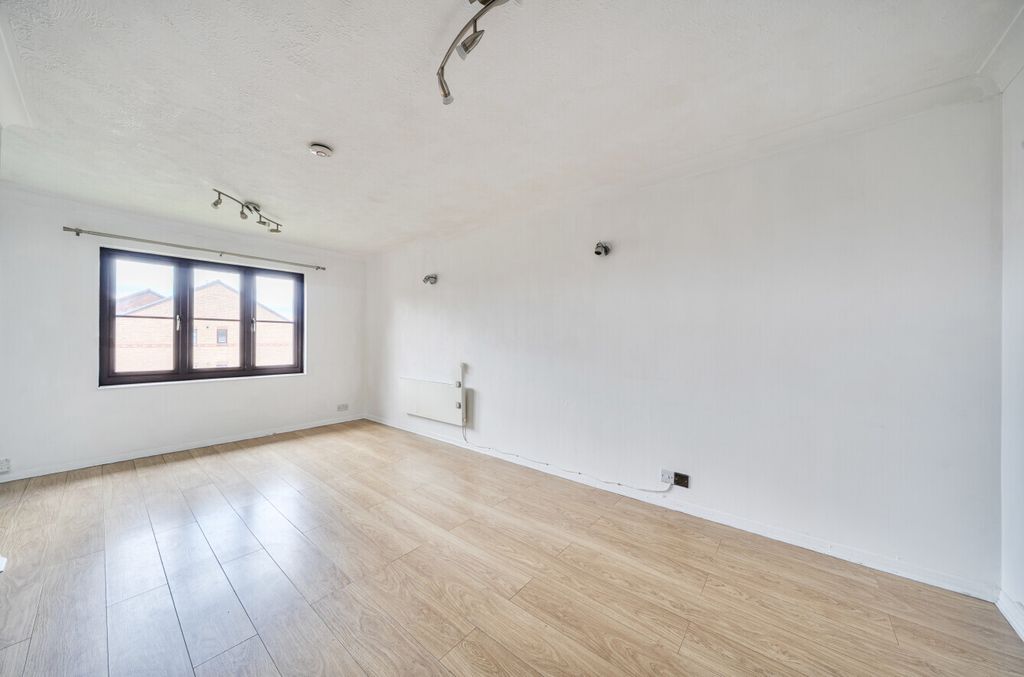 Property photo 1 of 11 Reception Room