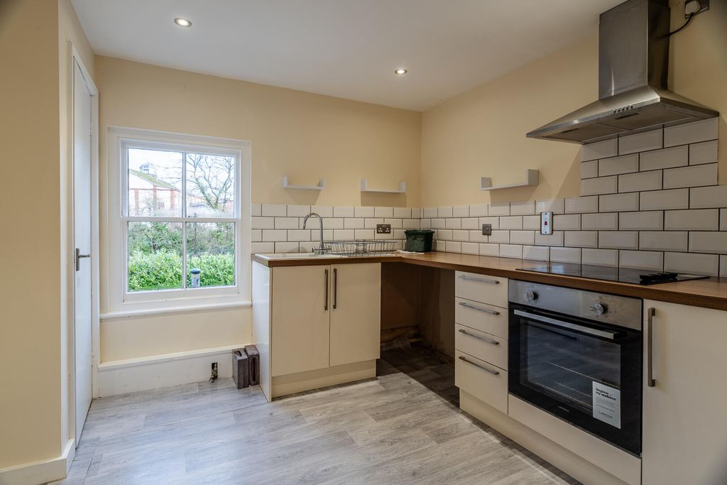 Property photo 2 of 10 Kitchen