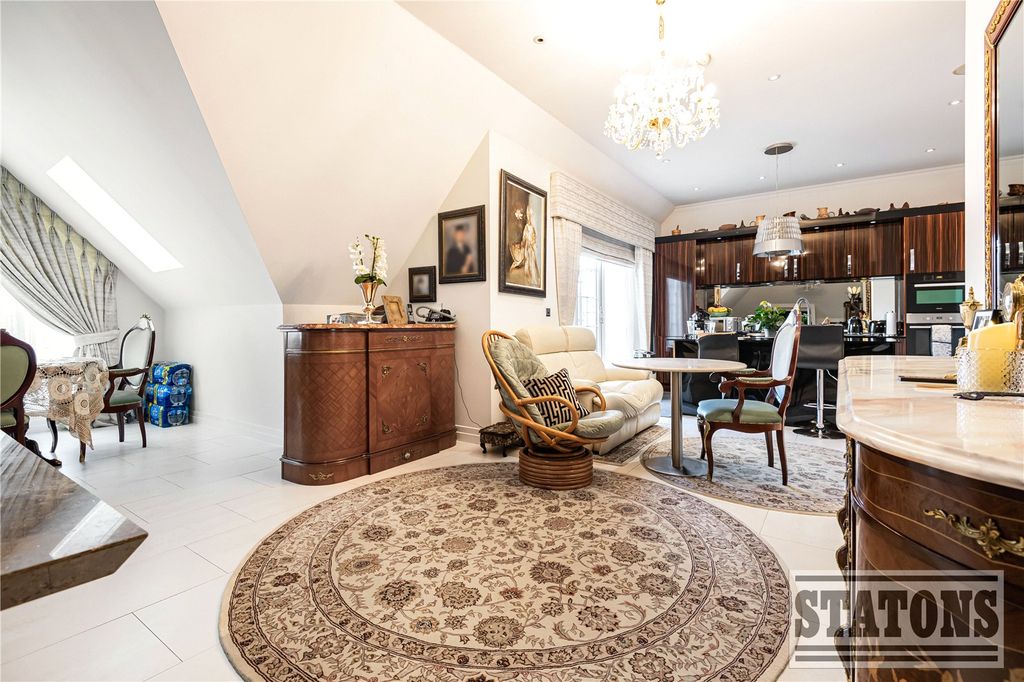 Additional image 4 of 3 bed flat for saleUplands Park Road, Enfield EN2