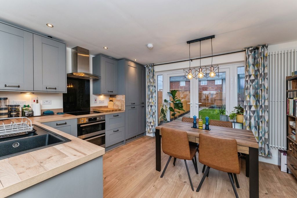 Property photo 3 of 24 Pbox-Img.Jpg